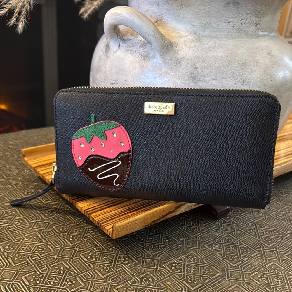 Kate Spade Strawberry Creme De La Creme Wallet